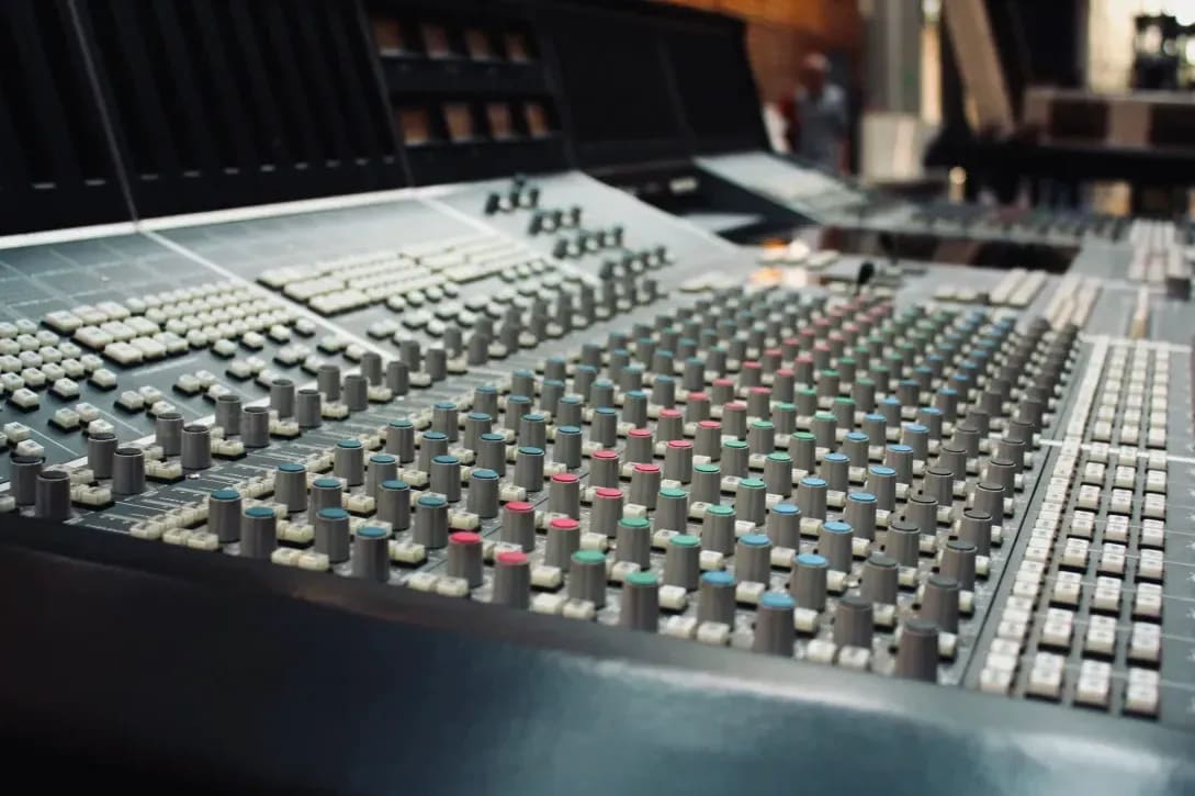 Vision mixing and live switching